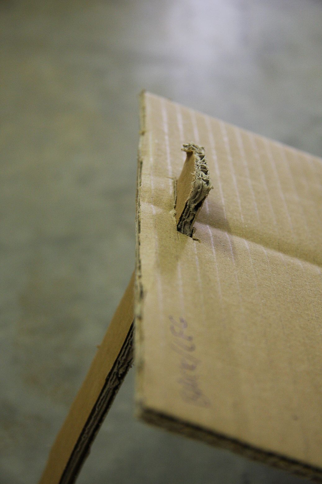 smow-chair-vitra-design An eerly experiment in joining two pieces of cardboard