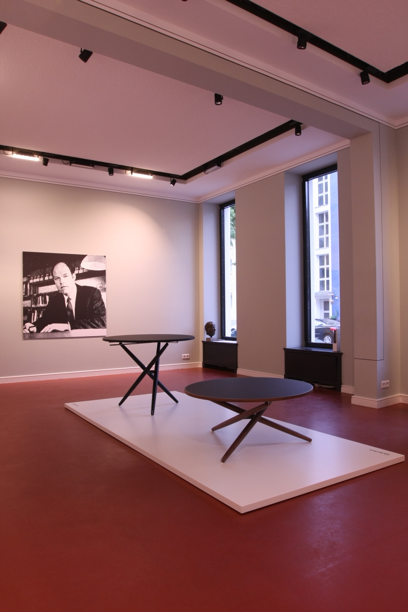 ess.tee.tisch t-6500 by Jürg Bally updated by Daniel Hunziker through Horgenglarus at Werkbund Berlin Galerie ess.tee.tisch t-6500 by Jürg Bally updated by Daniel Hunziker through Horgenglarus at Werkbund Berlin Galerie