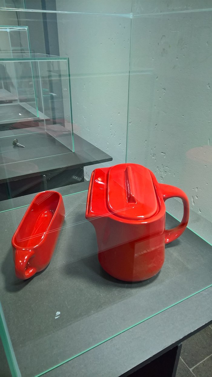 The Uncomfortable Teapot and Mug by Katerina Kamprini, as seen at VICIS. Always Change a Running System Munich