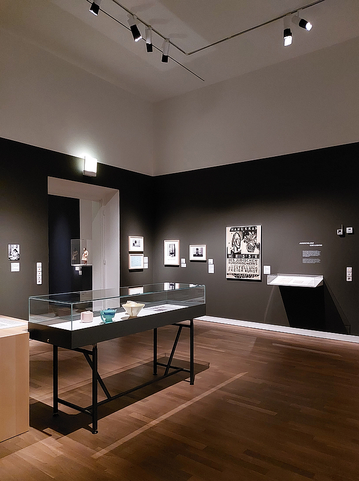 Part of the chapter Restriction, Marginalization, Upheaval, as seen in Defiance. Jewish Women and Design in the Modern Era, Jewish Museum, Berlin