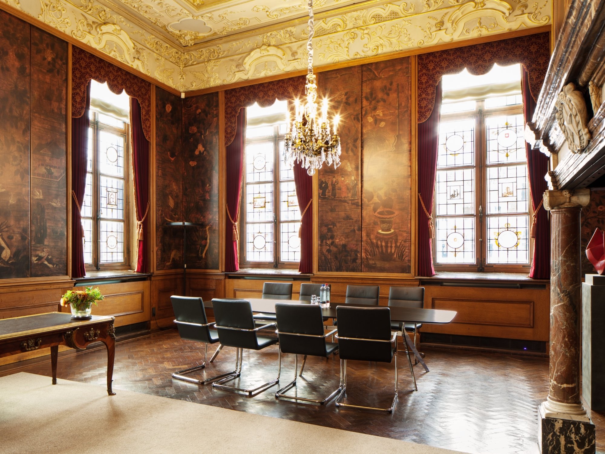 Representative room with Thonet seating